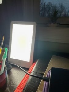 Full-spectrum light, table-top size